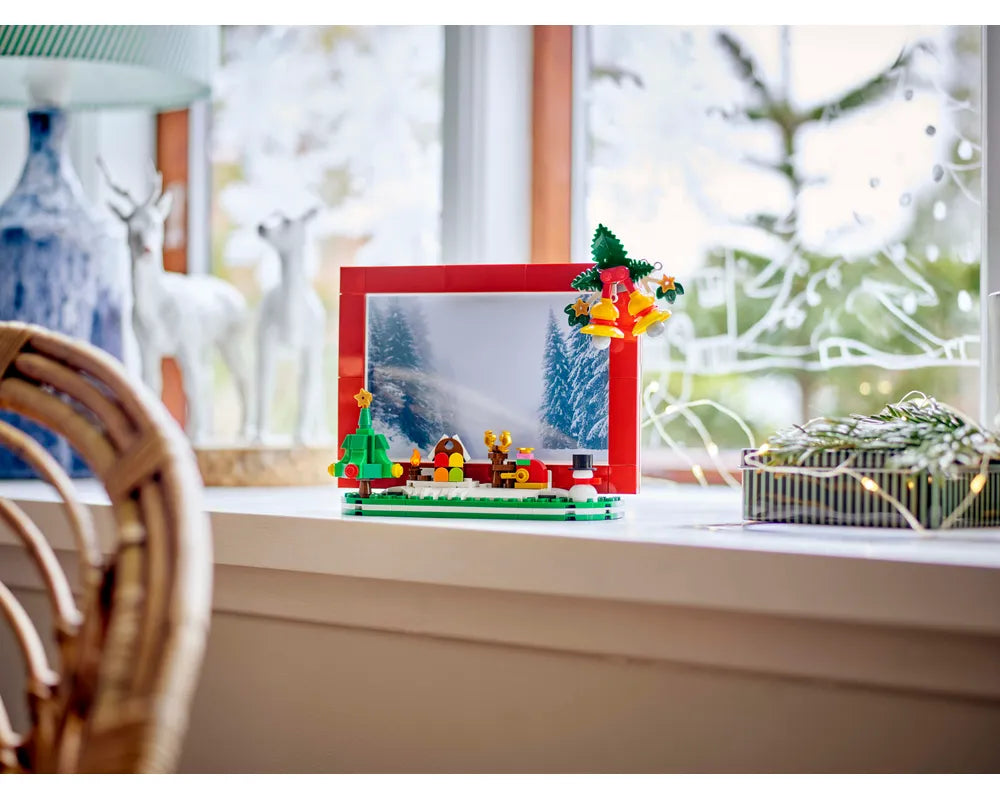 LEGO Holiday & Event 40702 - Christmas Picture Frame - Authentic LEGO Set Image 4