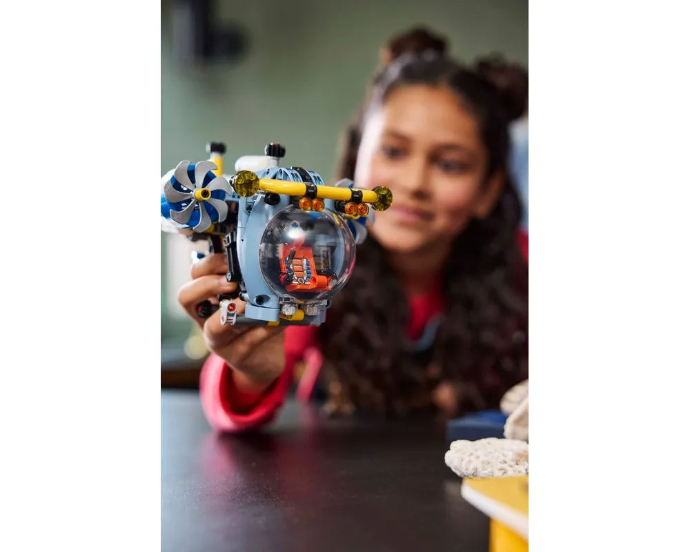 LEGO Technic 42201 - Deep-Sea Research Submarine - Authentic LEGO Set Image 10