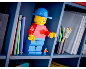 LEGO Sculptures 40649 - Up-Scaled LEGO Minifigure - Authentic LEGO Set Image 3