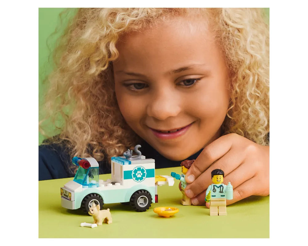 LEGO City 60382 - Vet Van Rescue - Authentic LEGO Set Image 3