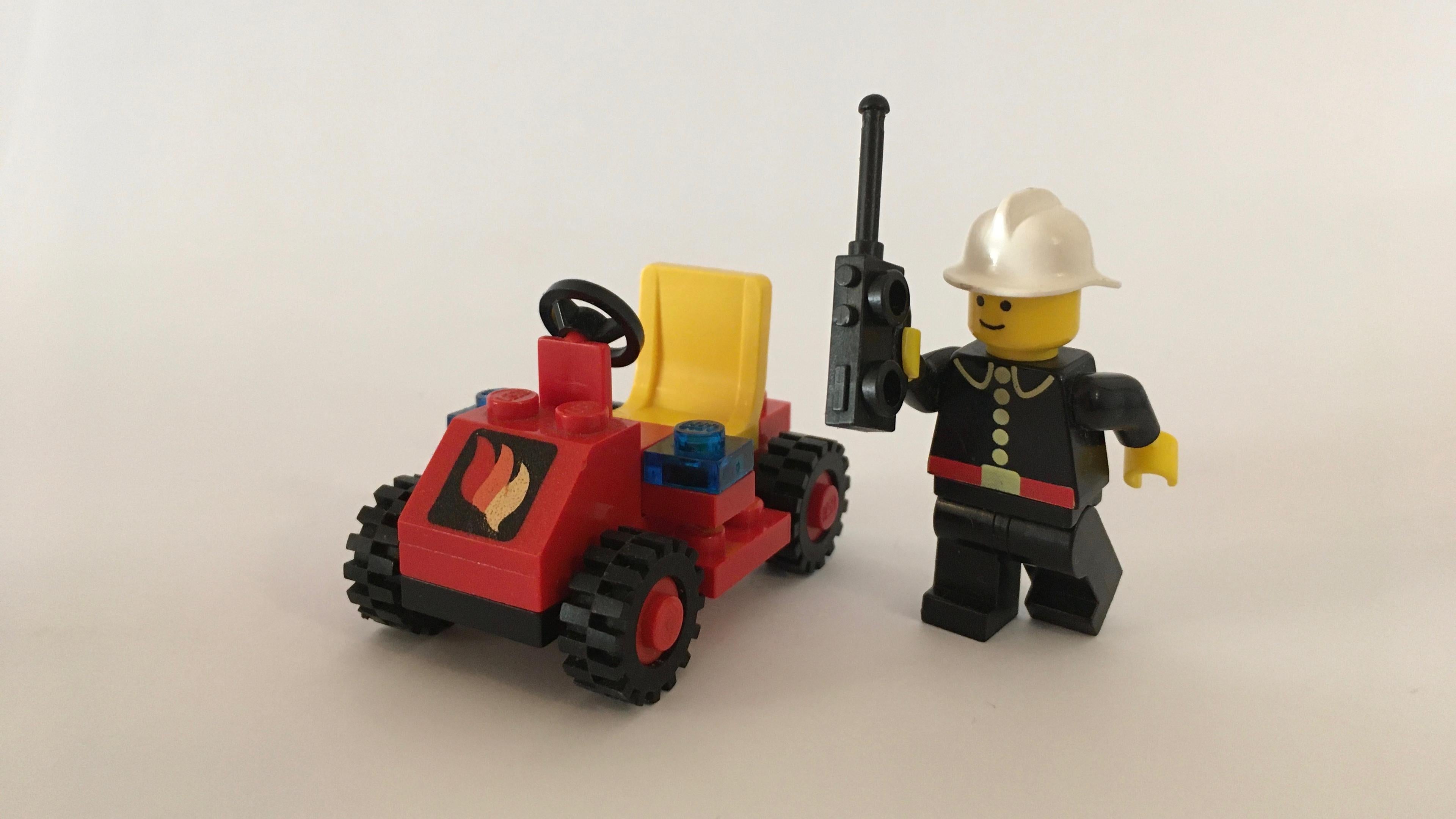 LEGO City 6611 - Fire Chief's Car With instructions - No box - Authentic LEGO Set Main Image