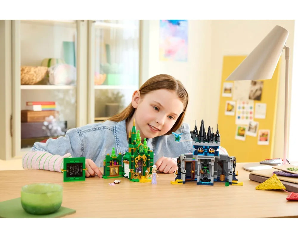 LEGO Wicked 75689 - Emerald City & Kiamo Ko Castle - Authentic LEGO Set Image 4