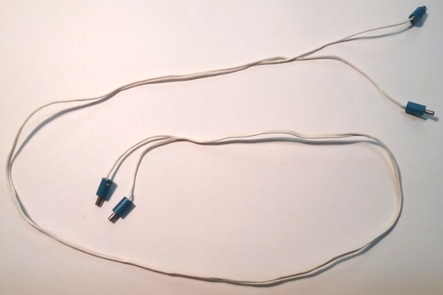 LEGO 996ac96blue Electric, Wire 4.5V with four Blue 1-prong Connectors Hollow Pin, 96 Studs Long - Main Product Image