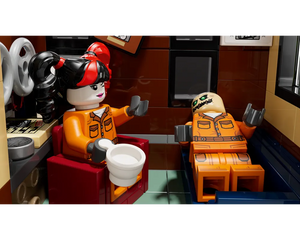 LEGO Super Heroes 76300 - Arkham Asylum - Authentic LEGO Set Image 4