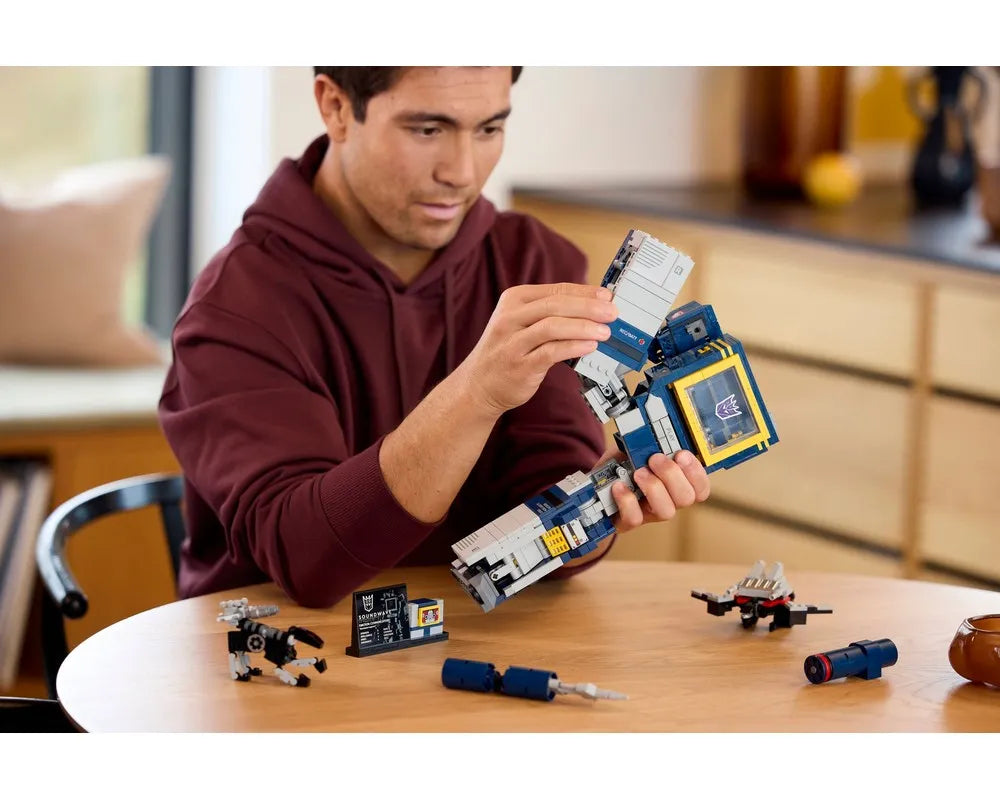LEGO LEGO Ideas &#40;CUUSOO&#41; 10358 - Soundwave - Authentic LEGO Set Image 13