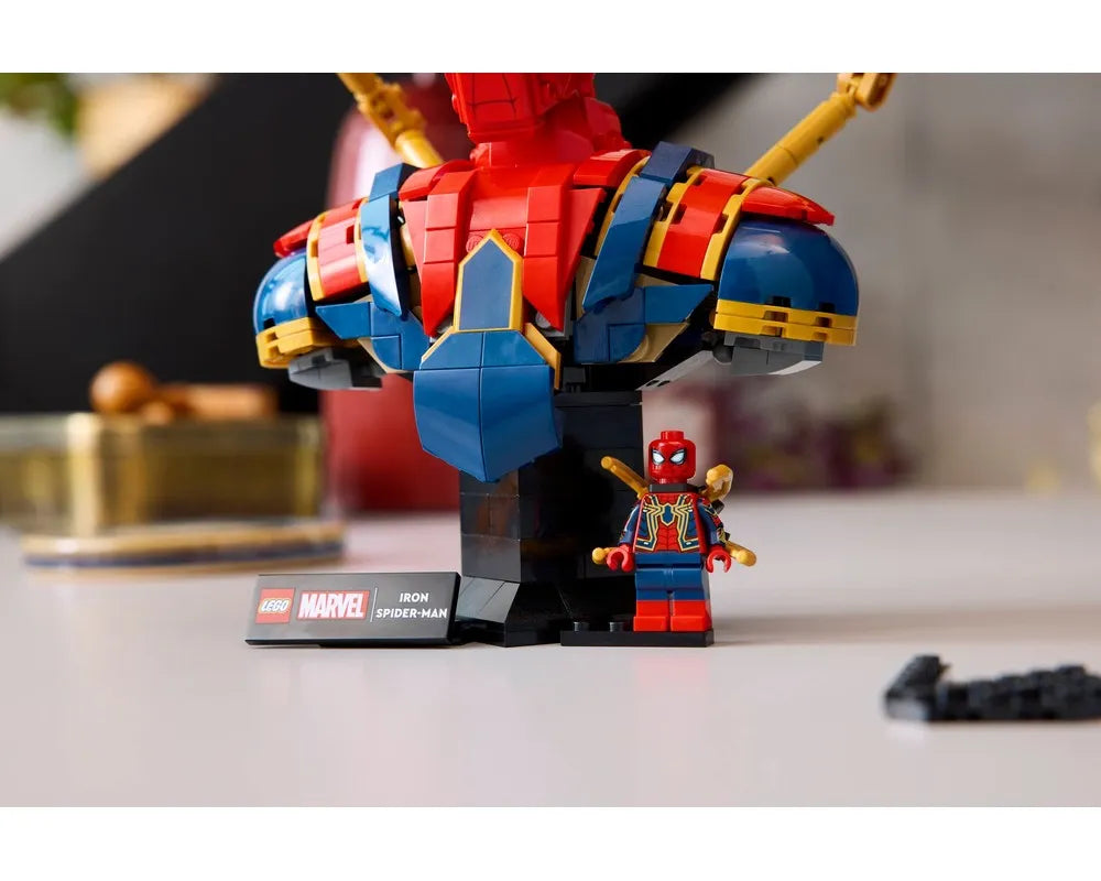 LEGO Super Heroes 76326 - Iron Spider-Man Bust - Authentic LEGO Set Image 4