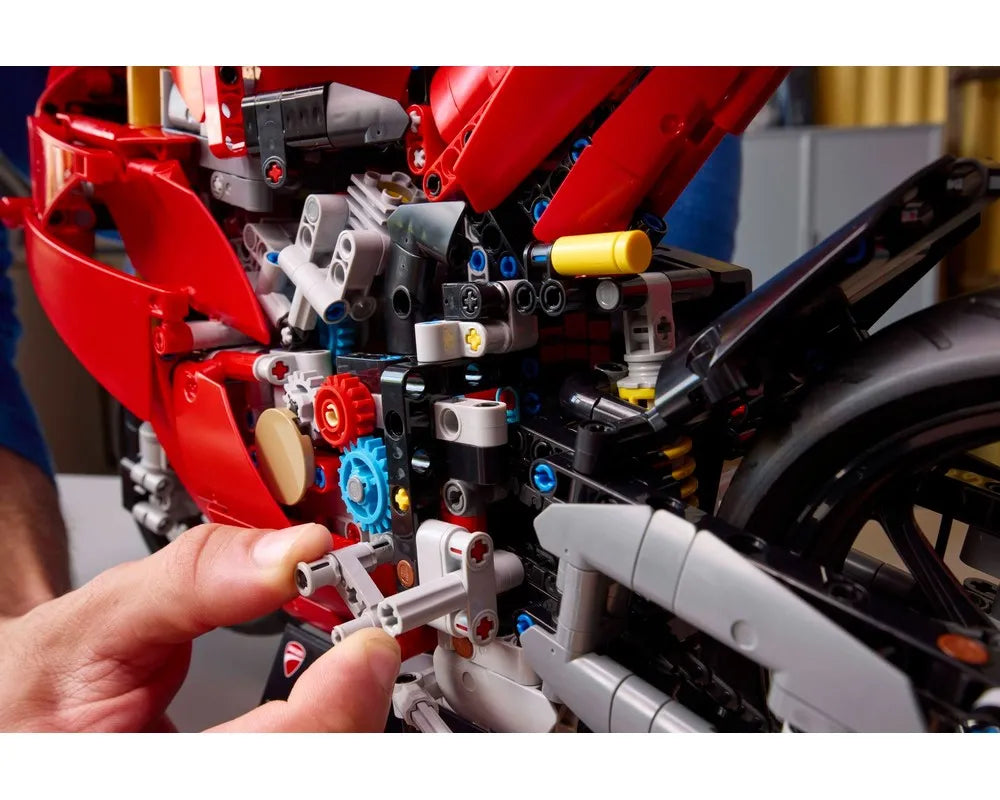 LEGO Technic 42202 - Ducati Panigale V4 S Motorcycle - Authentic LEGO Set Image 9