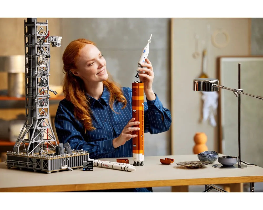 LEGO Creator 10341 - NASA Artemis Space Launch System - Authentic LEGO Set Image 8