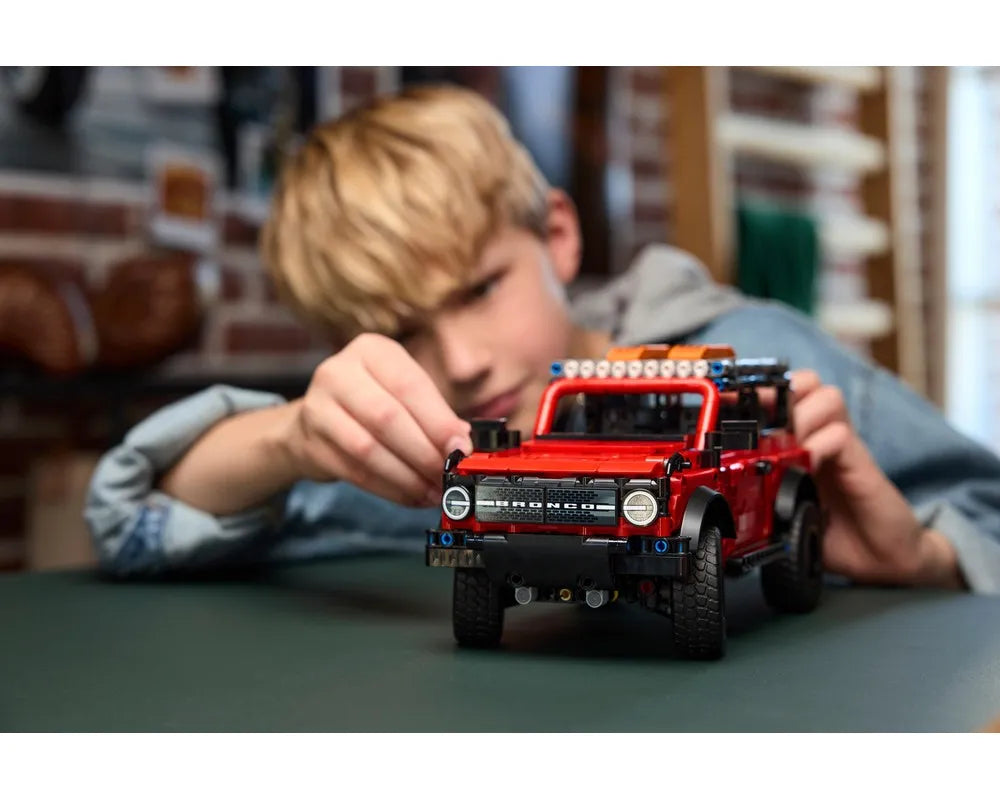 LEGO Technic 42213 - Ford Bronco SUV - Authentic LEGO Set Image 6