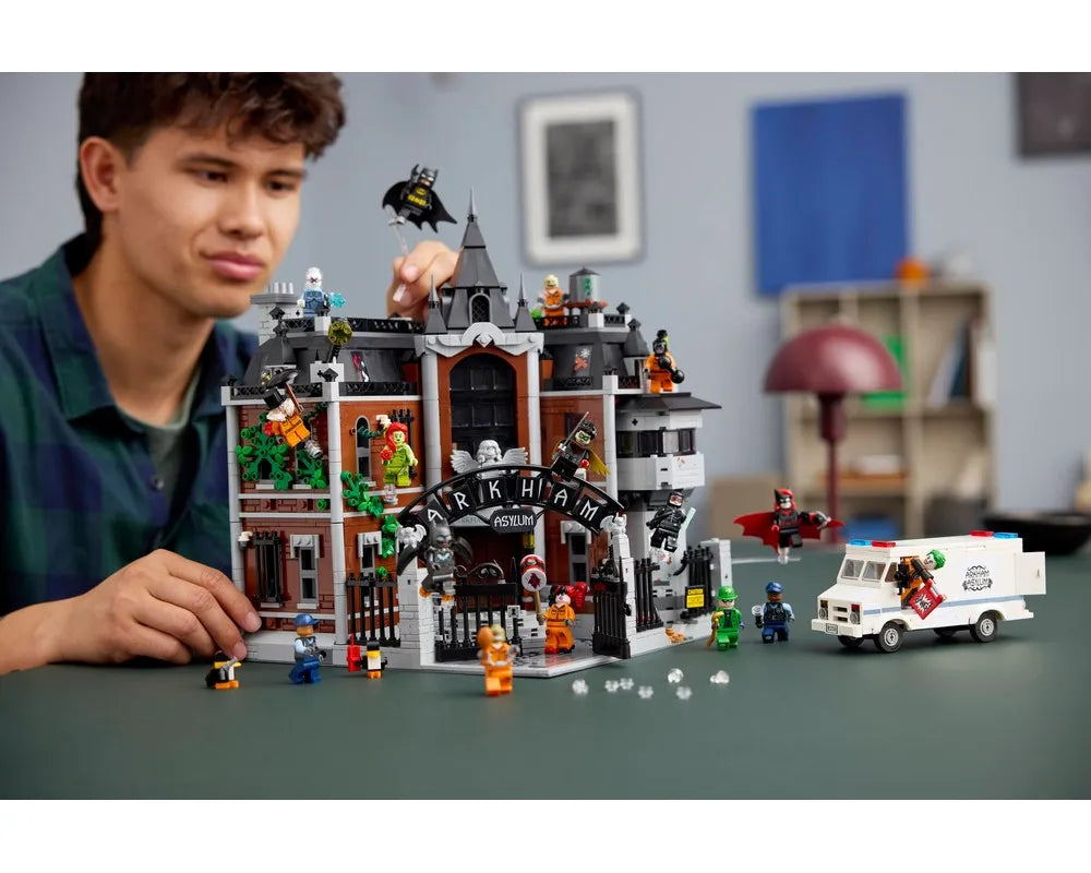 LEGO Super Heroes 76300 - Arkham Asylum - Authentic LEGO Set Image 8
