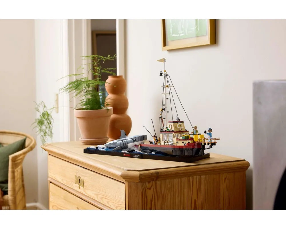 LEGO LEGO Ideas &#40;CUUSOO&#41; 21350 - Jaws - Authentic LEGO Set Image 3