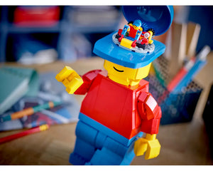 LEGO Sculptures 40649 - Up-Scaled LEGO Minifigure - Authentic LEGO Set Image 5