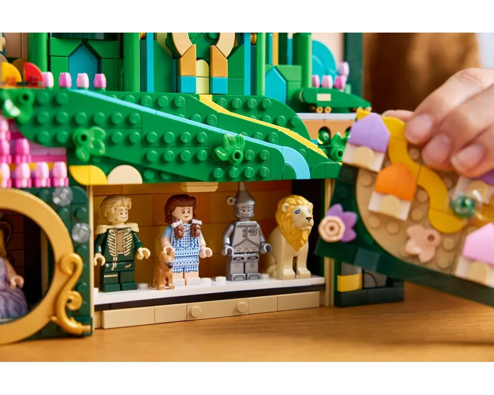 LEGO Wednesday 75685 - Emerald City Wall Art - Authentic LEGO Set Image 10