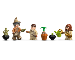 LEGO Harry Potter 76445 - Hogwarts Castle: Herbology Class - Authentic LEGO Set Image 18