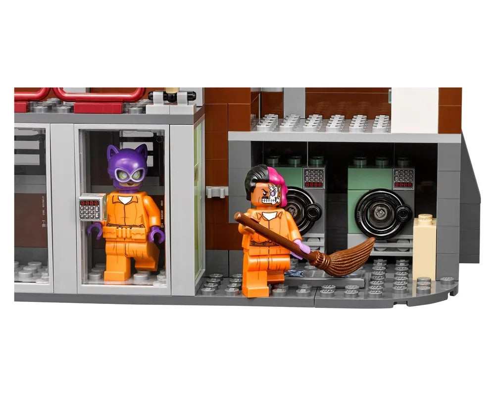 LEGO Super Heroes 70912 - Arkham Asylum - Authentic LEGO Set Image 11