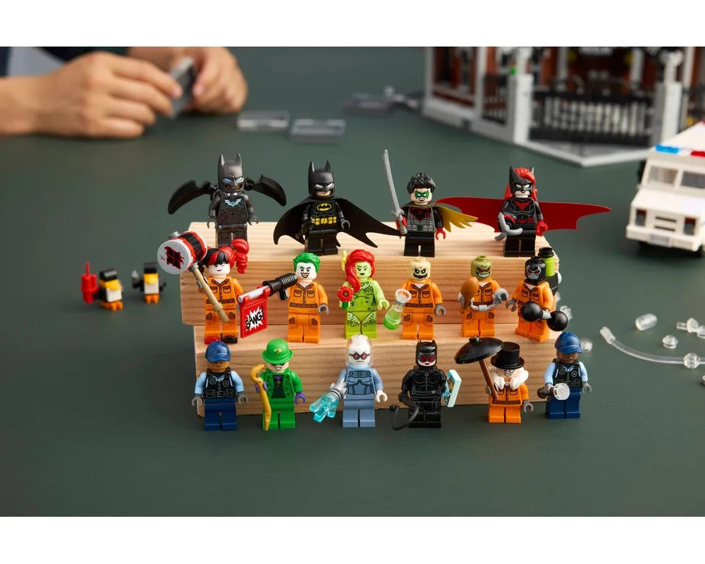 LEGO Super Heroes 76300 - Arkham Asylum - Authentic LEGO Set Image 11