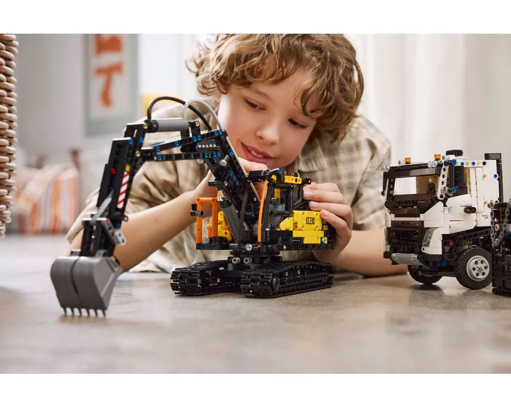 LEGO Technic 42175 - Volvo FMX Truck & EC230 Electric Excavator - Authentic LEGO Set Image 13