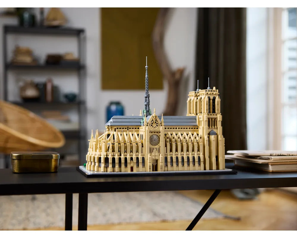 LEGO Architecture 21061 - Notre-Dame de Paris - Authentic LEGO Set Image 15