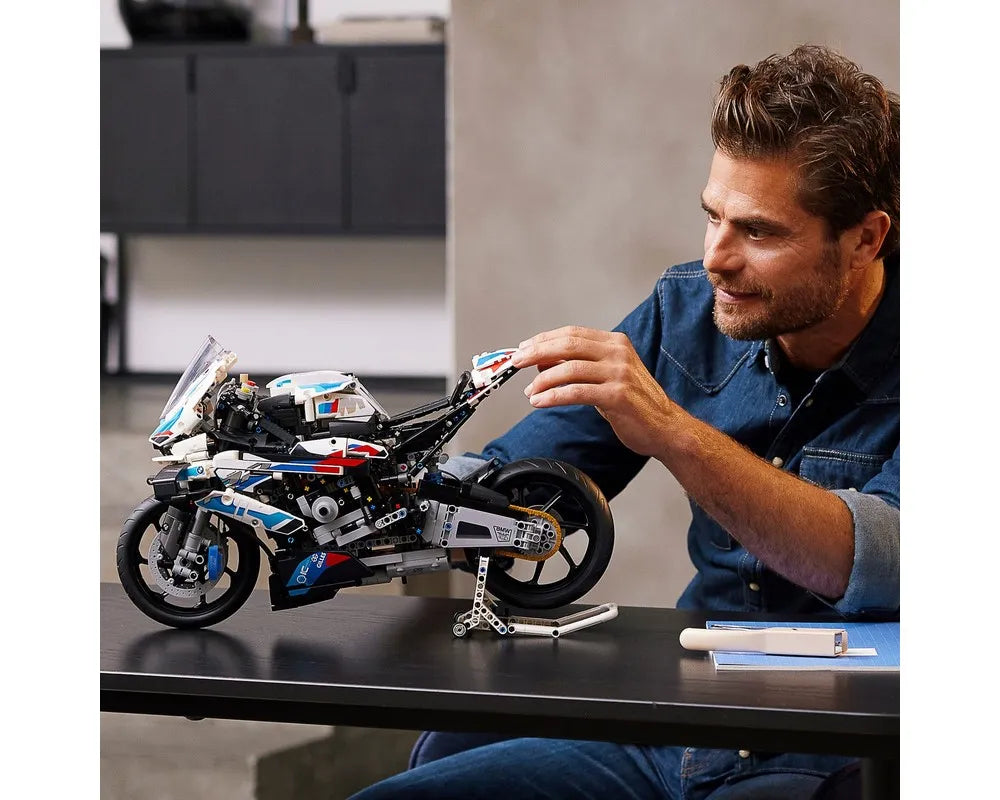 LEGO Technic 42130 - BMW M 1000 RR - Authentic LEGO Set Image 3