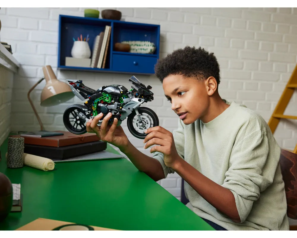 LEGO Technic 42170 - Kawasaki Ninja H2R Motorcycle - Authentic LEGO Set Image 6
