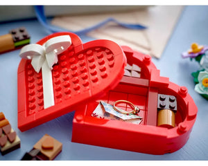 LEGO Creator 40759 - Celebration Series: 2. Valentine&#39;s Day Box - Authentic LEGO Set Image 6