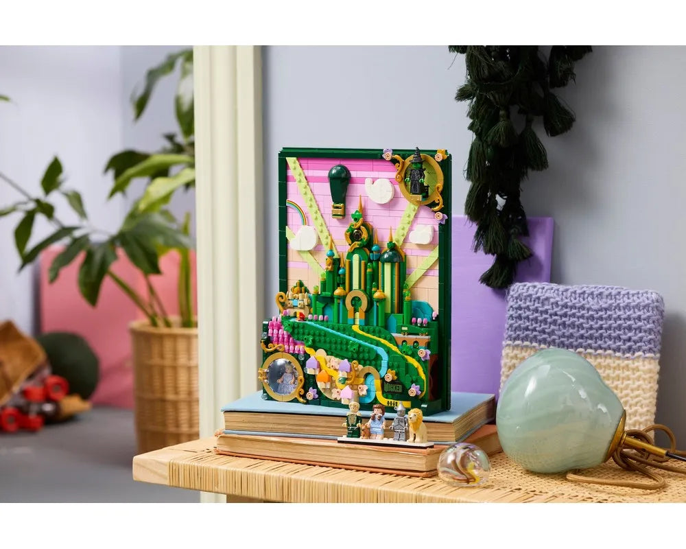 LEGO Wednesday 75685 - Emerald City Wall Art - Authentic LEGO Set Image 8