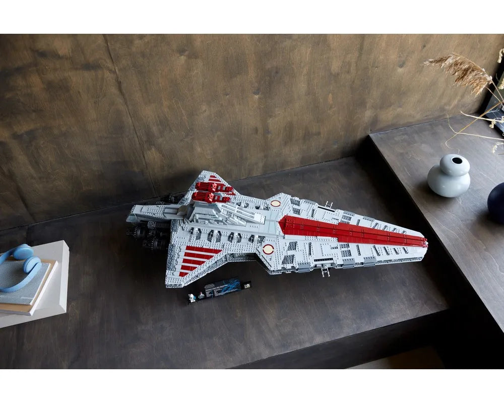 LEGO Star Wars 75367 - Venator-Class Republic Attack Cruiser - UCS - Authentic LEGO Set Image 3