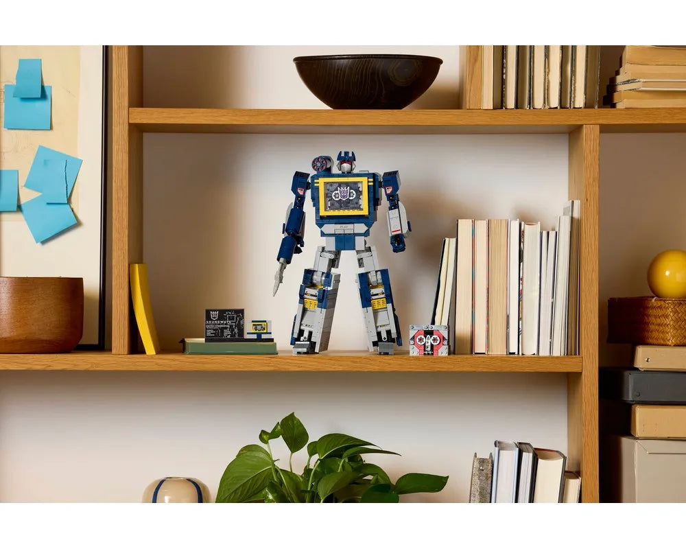 LEGO LEGO Ideas &#40;CUUSOO&#41; 10358 - Soundwave - Authentic LEGO Set Image 9