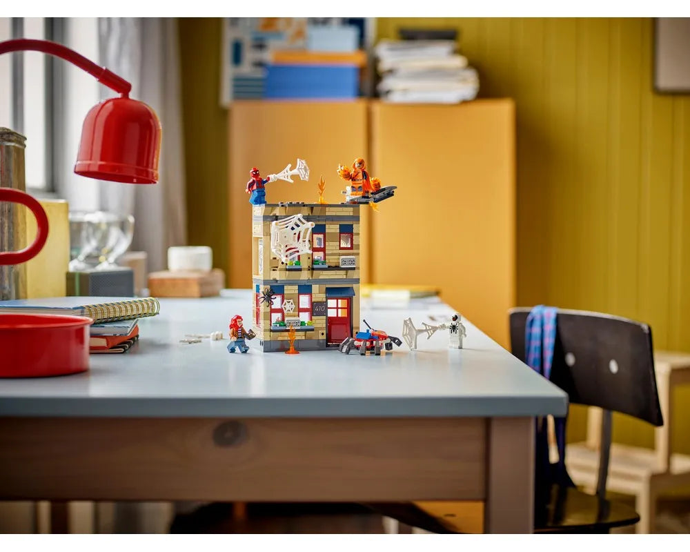 LEGO Super Heroes 76317 - Peter Parker's Apartment - Authentic LEGO Set Image 8