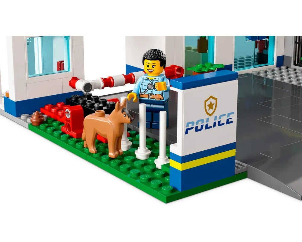 LEGO City 60316 - Police Station - Authentic LEGO Set Image 6