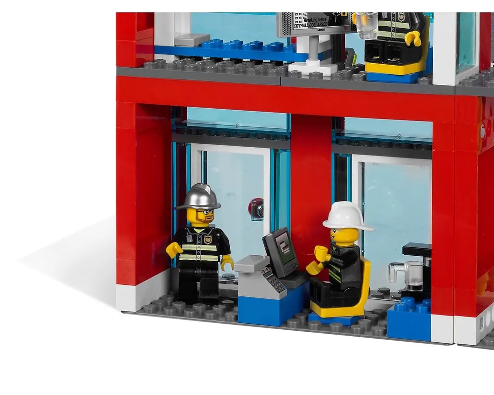 LEGO City 7208 - Fire Station - Authentic LEGO Set Image 5