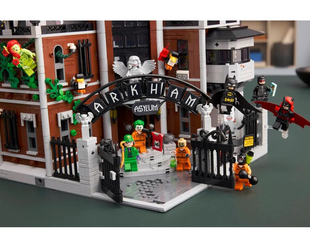 LEGO Super Heroes 76300 - Arkham Asylum - Authentic LEGO Set Image 16