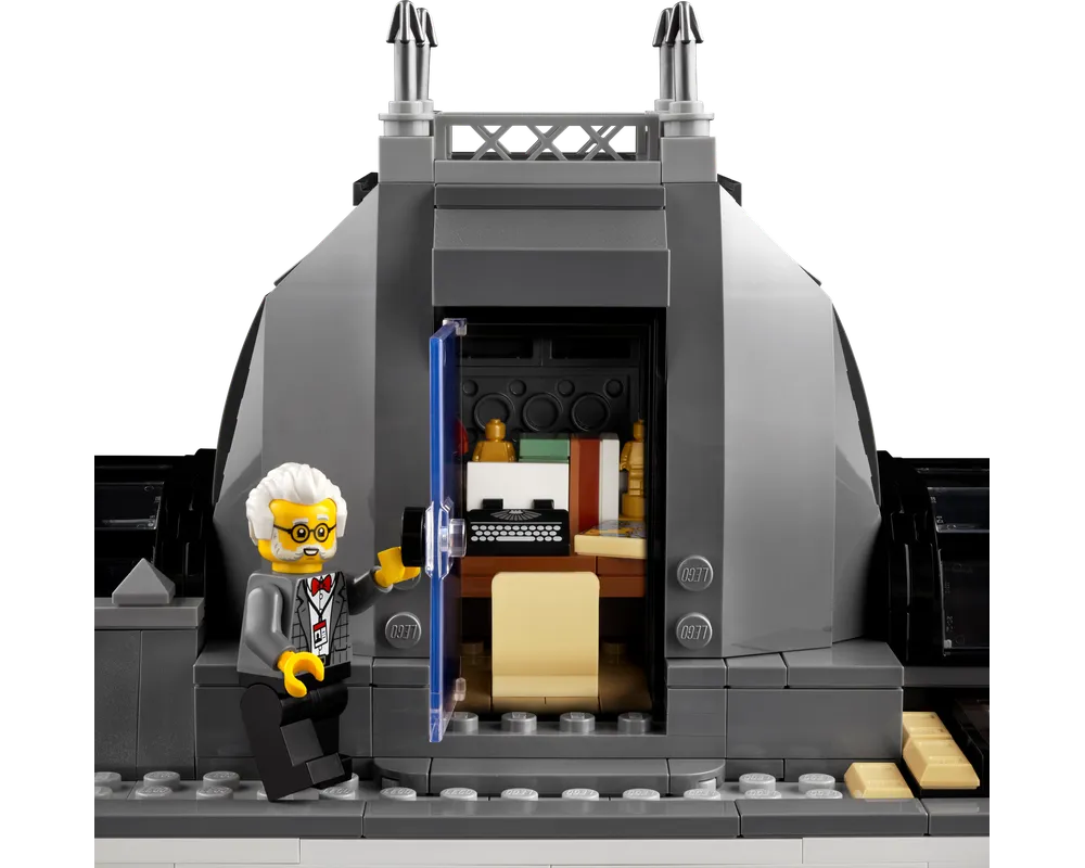 LEGO Creator 10326 - Natural History Museum - Authentic LEGO Set Image 10