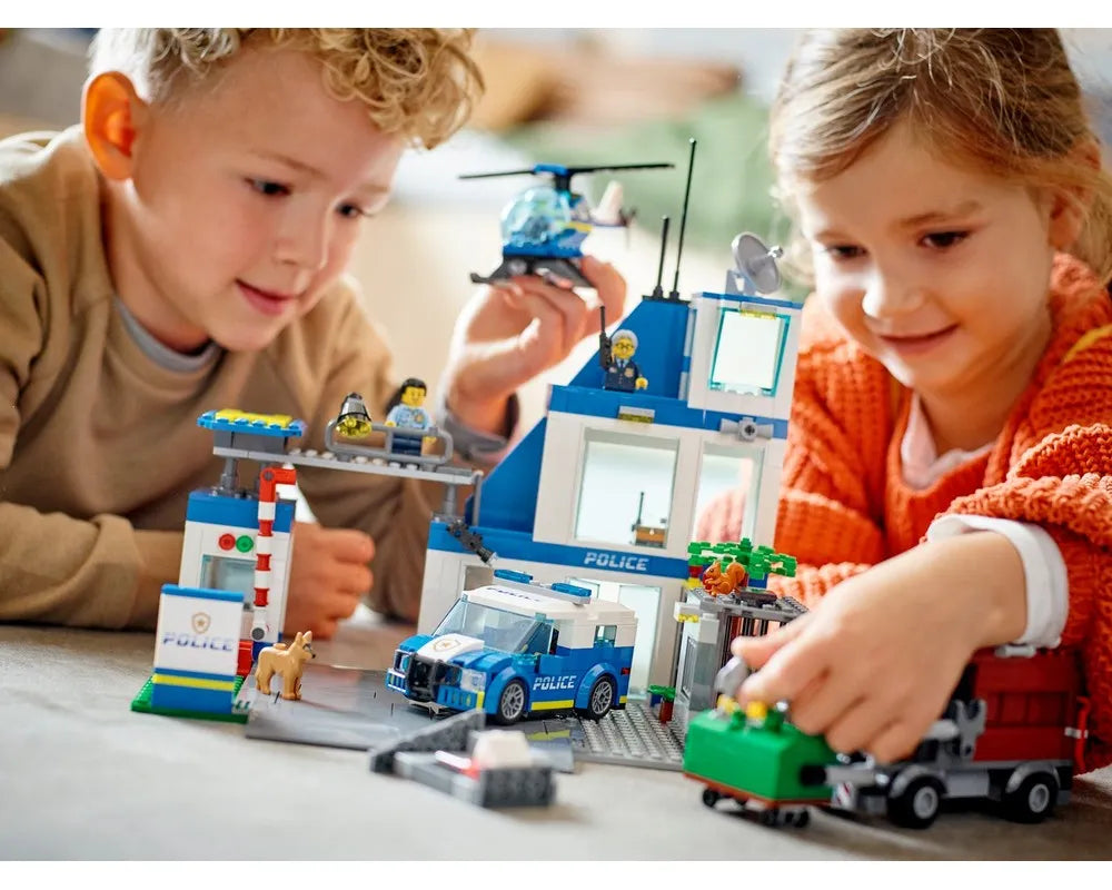 LEGO City 60316 - Police Station - Authentic LEGO Set Image 7
