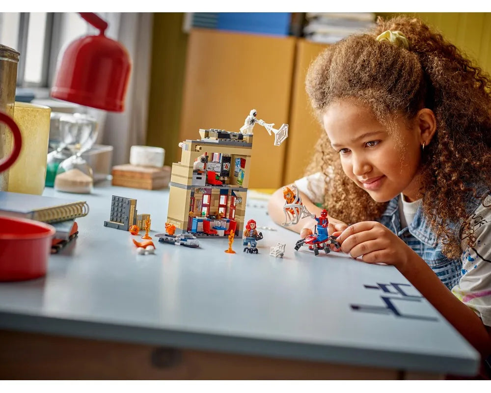 LEGO Super Heroes 76317 - Peter Parker's Apartment - Authentic LEGO Set Image 5