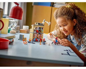 LEGO Super Heroes 76317 - Peter Parker's Apartment - Authentic LEGO Set Image 5