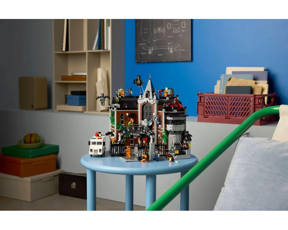 LEGO Super Heroes 76300 - Arkham Asylum - Authentic LEGO Set Image 12