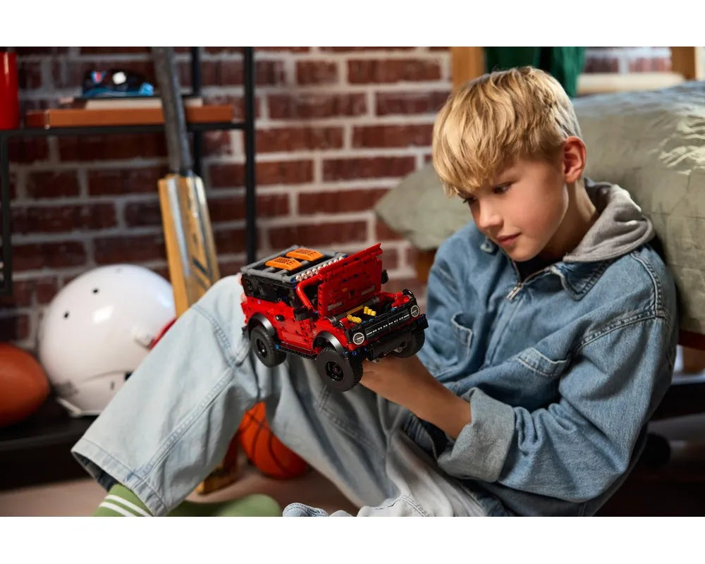 LEGO Technic 42213 - Ford Bronco SUV - Authentic LEGO Set Image 8