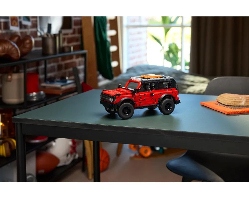 LEGO Technic 42213 - Ford Bronco SUV - Authentic LEGO Set Image 10