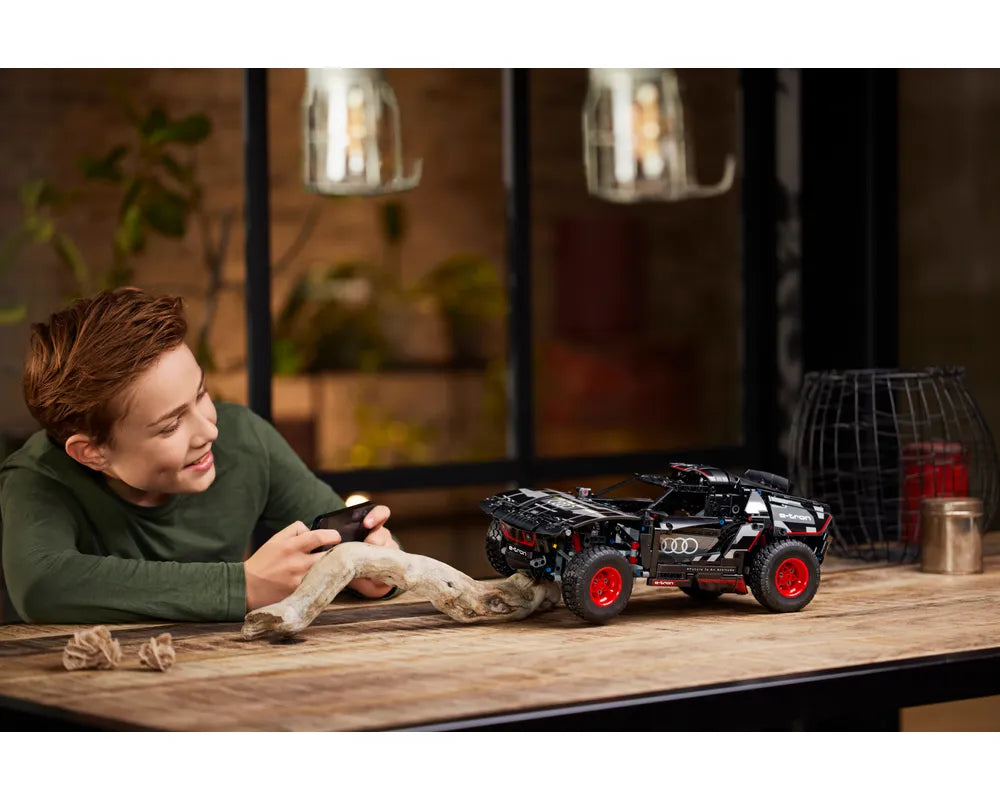 LEGO Technic 42160 - Audi RS Q e-tron - Authentic LEGO Set Image 9