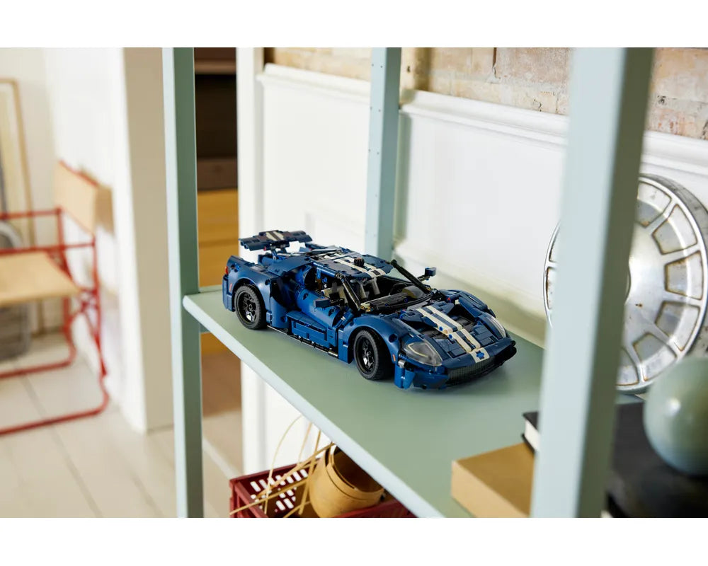 LEGO Technic 42154 - 2022 Ford GT - Authentic LEGO Set Image 3