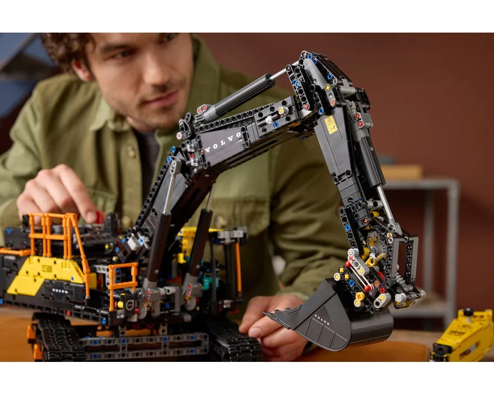 LEGO Technic 42215 - Volvo EC500 Hybrid Excavator - Authentic LEGO Set Image 7
