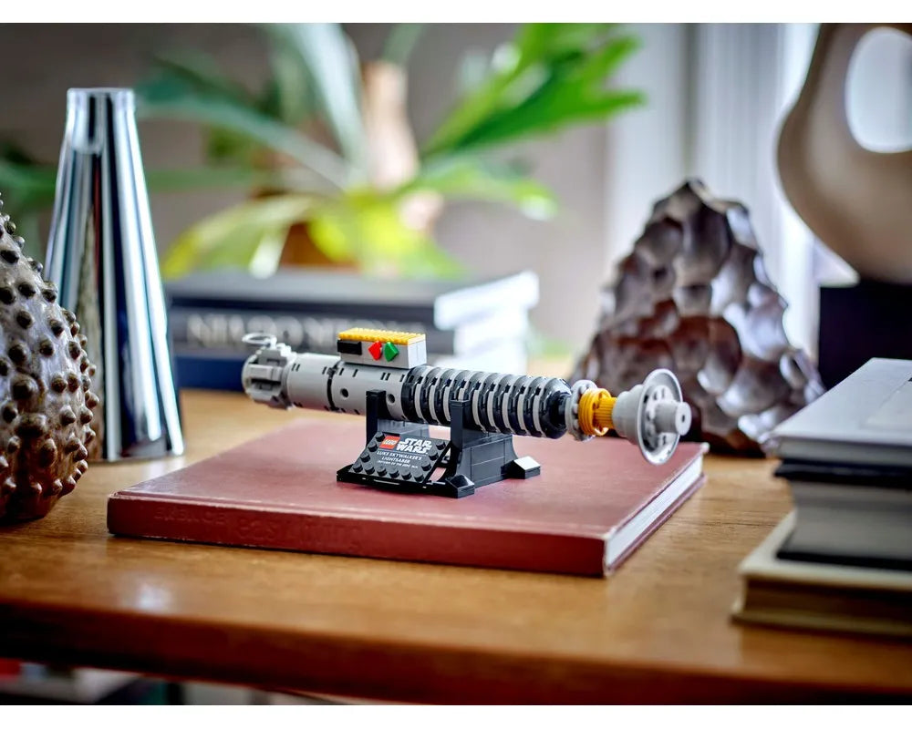 LEGO Star Wars 40730 - Luke Skywalker's Lightsaber - Authentic LEGO Set Image 5