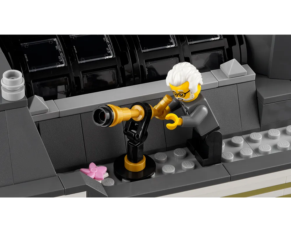 LEGO Creator 10326 - Natural History Museum - Authentic LEGO Set Image 6