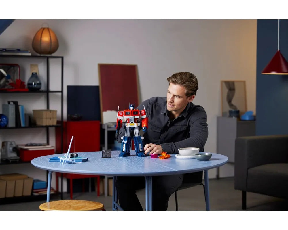 LEGO Creator 10302 - Optimus Prime - Authentic LEGO Set Image 10