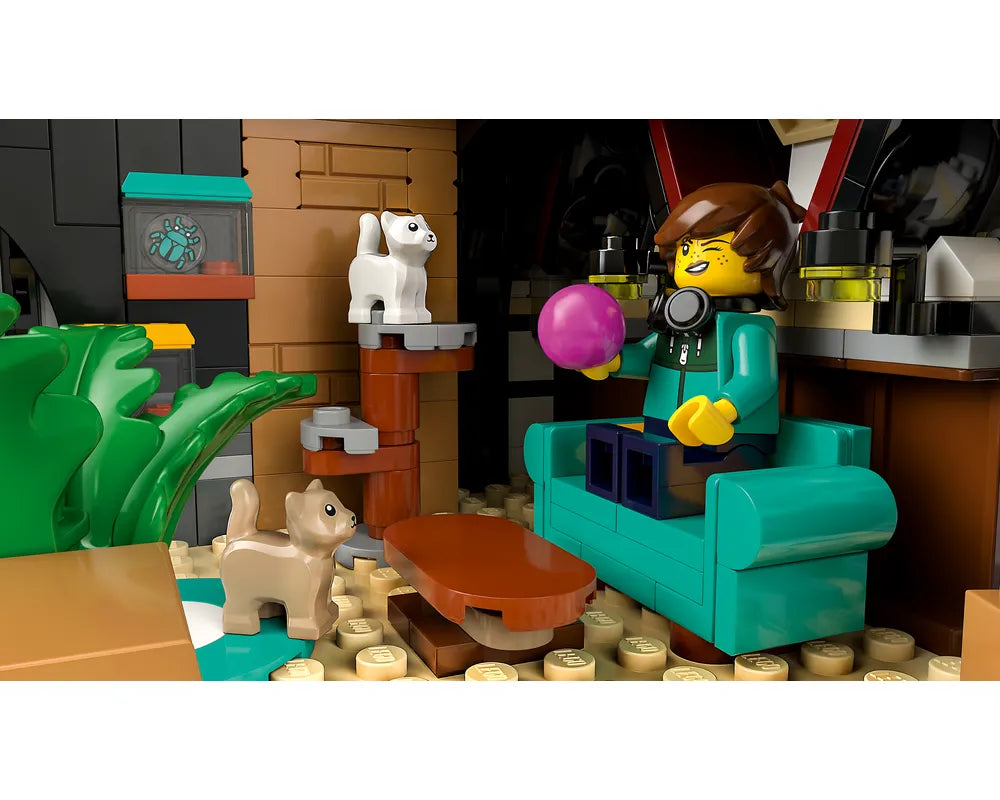 LEGO Creator 10350 - Tudor Corner - Authentic LEGO Set Image 12