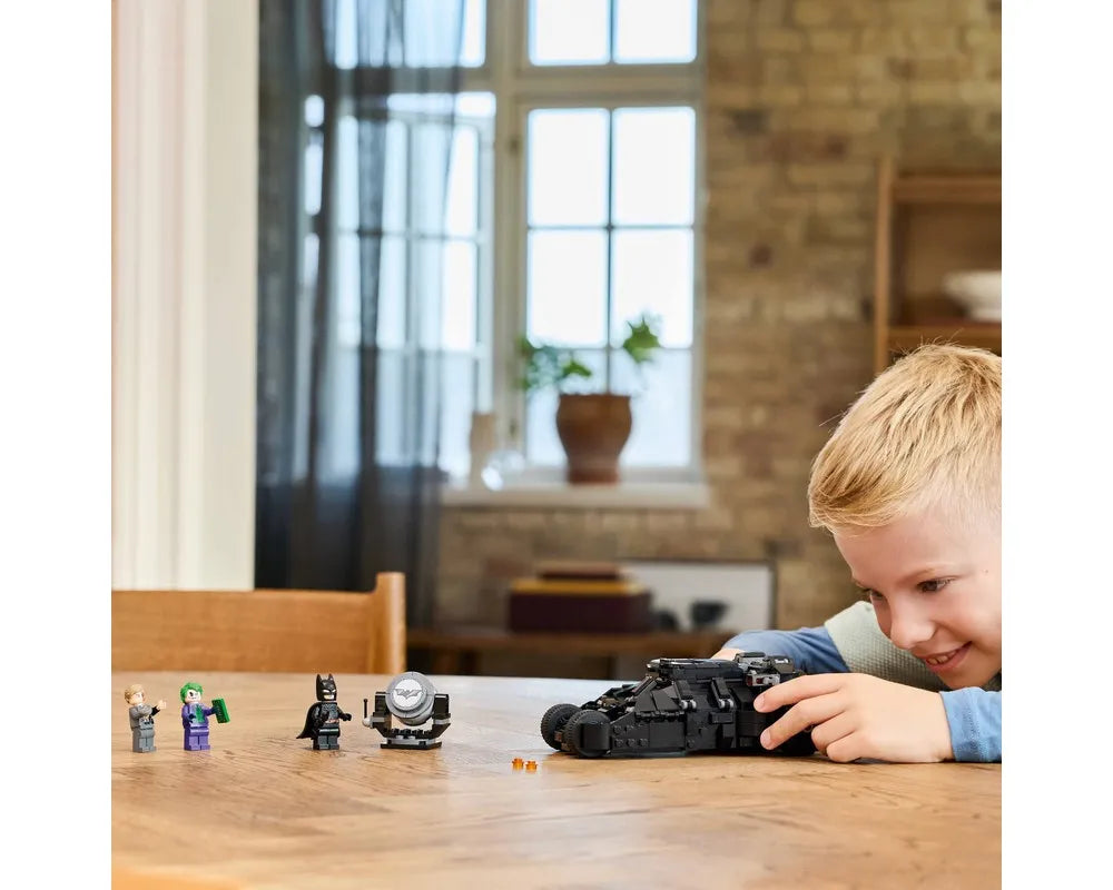 LEGO Super Heroes 76303 - Batman Tumbler vs. Two-Face & The Joker - Authentic LEGO Set Image 7