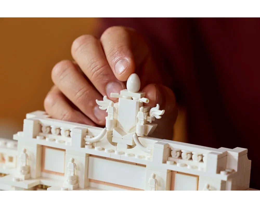 LEGO Architecture 21062 - Trevi Fountain - Authentic LEGO Set Image 6