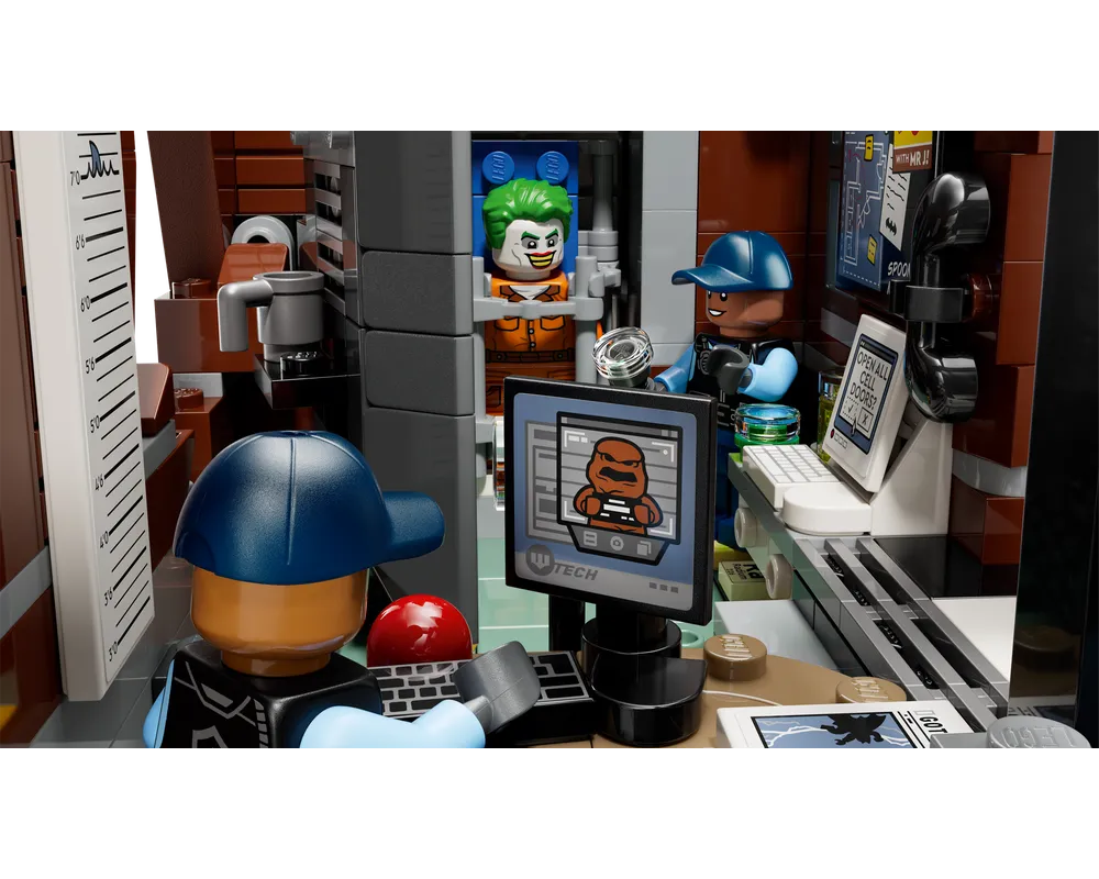 LEGO Super Heroes 76300 - Arkham Asylum - Authentic LEGO Set Image 5