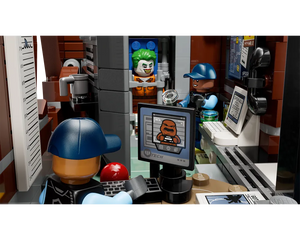 LEGO Super Heroes 76300 - Arkham Asylum - Authentic LEGO Set Image 5